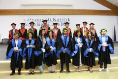 Studentë të diplomuar të Fakultetit të Shkencave Ekonomike, Politike dhe Sociale